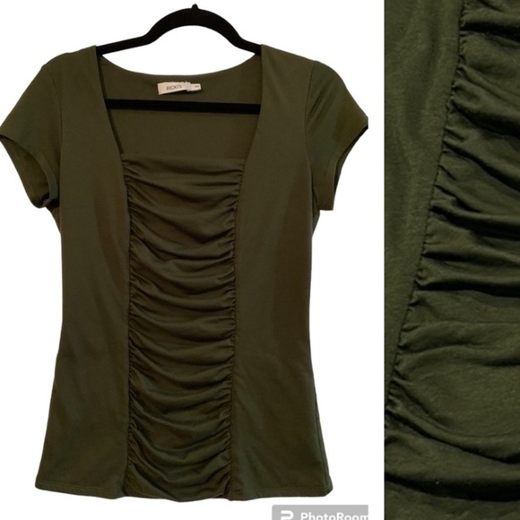 Ricki’s size M, dark green, with rushing in the front - Picture 1 of 11